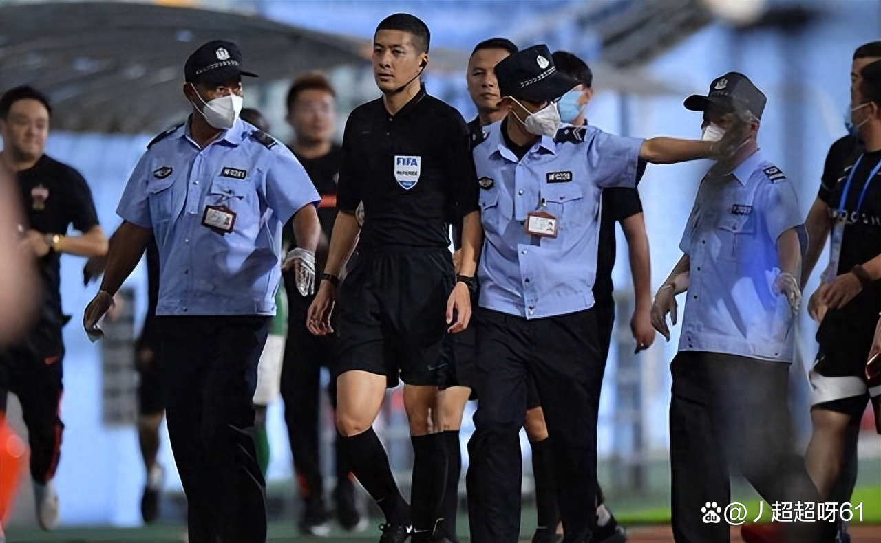 开元娱乐-国王杯赛程吃紧，犹他爵士今夜调整名单，球迷炸锅，纪律约束更严格(今日国王杯决赛2024年)