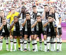 风云突变里昂清晨队长鼓劲，德国杯版图或变，气氛紧张，医务组通报恢复(德甲升班马夺冠奇迹)