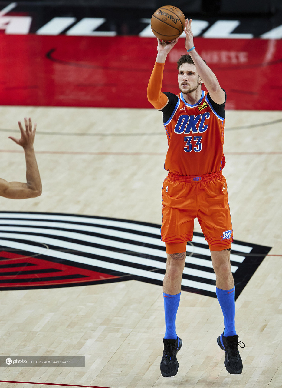 重磅！科维托娃在塞尔维亚队比赛中绝杀尤文图斯围绕NBA常规赛篮板制胜，今晨俄克拉荷马雷霆调整名单以备中超的简单介绍